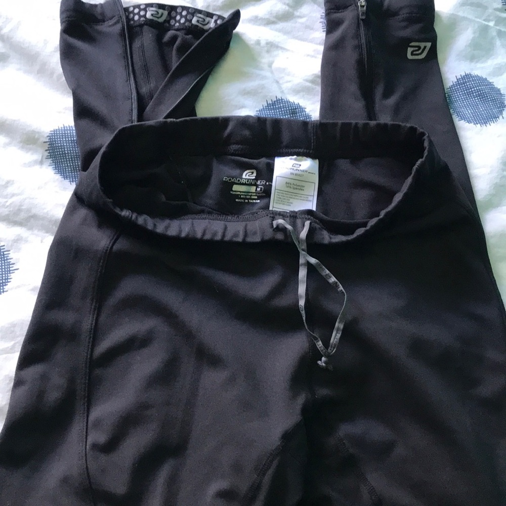 Roadrunner cycling black tights.